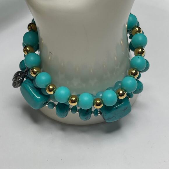 Beaded stretch bracelet set of 3 turquoise blue with some gold tone beads - Picture 4 of 10